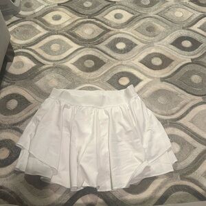 Lululemon Court Rival High-Rise Skirt 
Color: White
Size: 12
Never Worn